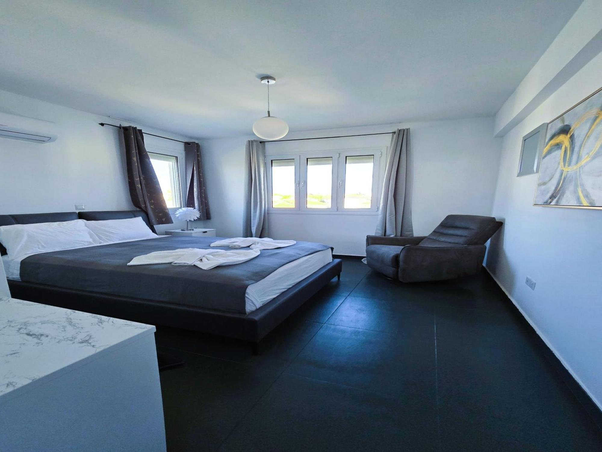 Golden Bay Deluxe Holiday Apartment Protaras Esterno foto